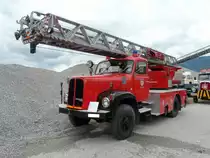 Ein Saurer 2DM mit Drehleiter ex Feuerwehr Herisau am Saurer Oldtimer Treff in Niederbipp am 28.08.2010
