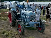 Sch�n restaurierter Eicher Traktor steht auf dem Acker beim  Gromperefest zu B�nzelt  am 05.09.2010.