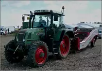 Fendt Vario Farmer 411 mit einer modernen Kartoffelerntemachine war auch beim  Gromperefest zu B�nzelt  zu sehen. 05.09.2010