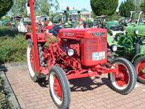 Mc Cormick DLD 2; Bj. 1955, ausgestellt bei der 2. Traktorenausstellung  Ahle Bulldogge us Angeschbach oh Lannehuse  am 05.09.2010 in Angersbach 