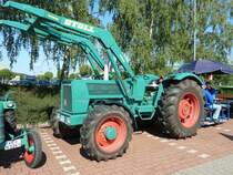 Hanomag Robust 900 mit Stoll-Frontlader ausgestellt bei der 2. Traktorenausstellung  Ahle Bulldogge us Angeschbach oh Lannehuse  am 05.09.2010 in Angersbach 