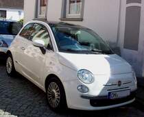 FIAT 500 in cremewei gesehen in Neustadt i.H. 03/09/2010