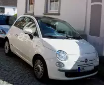 FIAT 500 in cremewei� gesehen in Neustadt i.H. 03/09/2010