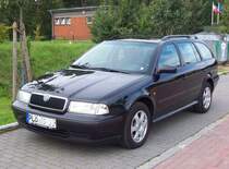 Skoda Octavia Kombi  in schwarz gesehen in Neustadt i.H. 29/08/2010