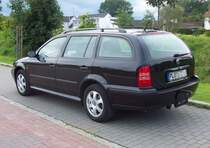 Skoda Octavia Kombi  in schwarz gesehen in Neustadt i.H. 29/08/2010