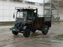 Dieser chinesische Kleintransporter sieht aus wie ein absolutes Unikum, aber es fahren nicht wenige davon herum. Es scheint sich also um eine Serienbauart zu handeln, auch wenn sie uerst spartanisch ausgefhrt wurde.