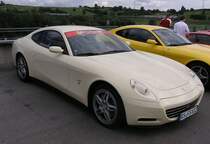 Eine weisse Ferrari 612. Foto: 03.09.2010.