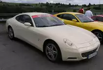 Eine weisse Ferrari 612. Foto: 03.09.2010.