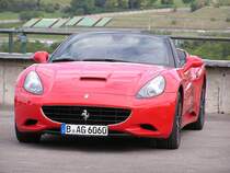 Ferrari California mit offenem Dach auf dem Hungaroring Paddock. Ferrari Racing Days 2010, Budapest, dritten September