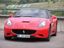 Ferrari California mit offenem Dach auf dem Hungaroring Paddock. Ferrari Racing Days 2010, Budapest, dritten September