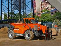 JLG Teleskopgabelstapler am 18.09.2010 an der Hubschrauberlandeplatzbaustelle am Aachener Klinikum