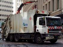 DAF-CF75 bei der Abholung von Kartonagen in der Innenstadt von Antwerpen;100830