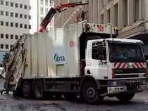 DAF-CF75 bei der Abholung von Kartonagen in der Innenstadt von Antwerpen;100830