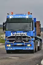 MB-Actros vom Krandienst Lange kommt aus dem Stralsunder S�dhafen am 14.09.2010