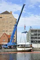 Krandienst Lange im Einsatz mit dem THW am Stralsunder Querkanal bei der Bergung eines Fischkutters am 16.09.2010