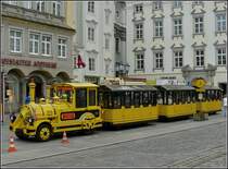 Diese Strassenbahn steht am Hauptplatz in Linz fr Stadtrundfahrten im Stundentakt bereit. Die Rundfahrt dauert ungefhr 25 Minuten. 14.09.2010