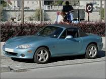 Mazda MX-5 stand am 12.09.2010 am Strassenrand abgestellt.