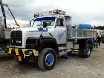 Ein Saurer D330B Kipper am Saurer Oldtimer Treff in Niederbipp am 28.08.2010