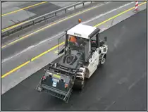 Eine BOMAG-Walze auf einer Baustelle in Duisburg, aufgenommen am 05.05.2010.