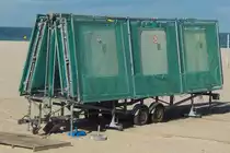 Trampolin Transportanh�nger am Strand von Travem�nde 02/09/2010