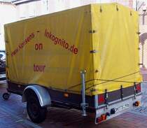 PKW Anhnger Pritsche mit Plane in Neustadt gesehen am 29/08/2010