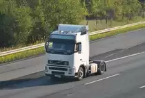 Eine Volwo FH Zugmaschine, auf der A2 am 19.08.2010 unterwegst.