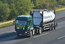 MAN TGX 14.880, auf der A2 bei Lehrte am 19.09.2010