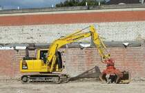 Kumatsu Bagger in Lehrte/Ahltenerstrae am 28.08.2010.