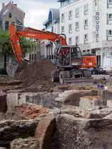 HITACHI-XAXIS bei (arch�ologischen)Grabungsarbeiten in Gent;100831