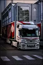 Dieser Actros 1844(?) von Overnight Tiefk�hl Service ist f�r Coppenrath&Wiese unterwegs. Aufgenommen auf dem Firmengel�nde von Coppenrath&Wiese in Osnabr�ck. (19.09.2010)