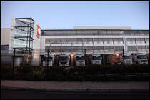 Overnight Tiefkhl-Express: Deutschland in der Direktzustellung ab Osnabrck: ->Benelux 3x wchentliche Belieferung aller Regionen 
->Grobritannien tgliche Belieferung aller Handelskunden 
->Sdeuropa 1-2 malige Belieferung / Woche 
->Osteuropa 1-2 malige Belieferung / Woche

Eingesetzt werden Actros´e MP2 und MP3. Hier im Betriebssitz von Osnabrck.