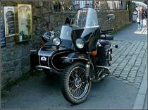 Diese URAL Motorrad mit Beiwagen stand am 12.09.2010 fertig gepackt zur Heimreise bereit.