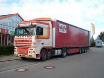 Dieser schne DAF-XF-Sattelzug stand am 19.September 2010 im Gewerbegebiet von Sassnitz. 
