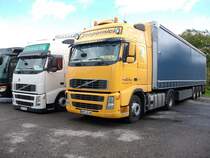 Gleich zwei VOLVO-Sattelzge konnte ich am 18.September 2010 auf einem Parkplatz in Bergen/Rgen fotografieren.