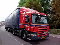 SCANIA-Super_P380 sucht in Schoonhoven nach einem geeignetem Parkplatz;100902