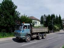 STEYR-Kipper am Weg zu einer Baustelle;100820