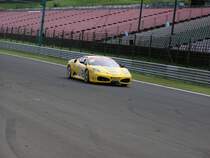 Ferrari F-430 und die  Gold Tribnen  auf dem Hungaroring. Fotografiert: 03.09.2010.