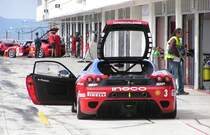 Ferrari F-430 mit offenem motorhaube und Tr.  Ferrari Racing Days 2010 , September.