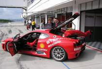 So muss man ein Ferrari reparieren!  Ferrari Racing Days 2010 , September.
