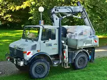 Unimog 1200 mit Atlas Kranaufbau.