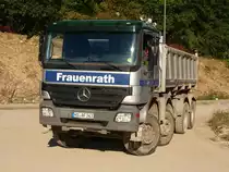 Actros 4141 Kipper rangiert am 21.09.2010 an der Campusbaustelle in Aachen