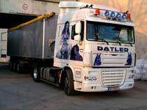 DAF-XF Sattelzugmaschine mit kunstvoller Gestaltung; der Auflieger soll in K�rze auch bald mit Motiven durch die Gegend fahren; 080212
