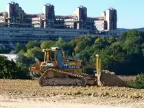 Caterpillar D6N LGP mit GPS-Empf�nger zur vollautomatischen Maschinensteuerung von der Firma Leenaerts Born am 22.09.2010 auf der Campusbaustelle der Rwth in Aachen Melaten, im Hintergrund das Aachener Klinikum. 