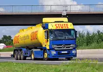 MB Actros 1841  Stute Fruchts�fte  auf der A61 bei Heimerzheim - 31.08.2010