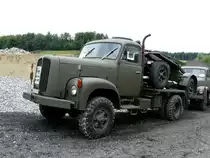 Ein Saurer 2VM Milit�r Holztransporter am Saurer Oldtimer Treff in Niederbipp am 28.08.2010