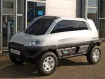 Ein Konzeptfahrzeug von Magna Steyr, der  Mila Alpin , ein kompakter nur 3,54 Meter langer Offroader mit 45 Grad Steigf�higkeit und Parallel Hybridantrieb. Motorisiert werden soll der 4sitzer mit einem 1,0-Liter-Dreizylinder 84PS Erdgas-Hybridantrieb und einem 27 PS starken Elektromotor. Mit Allradantrieb und einem automatisierten F�nfgang-Schaltgetriebe emittiert der Mila Alpin unter 100 Gramm pro Kilometer. Auch ein Wasserstoff- oder ein reiner Elektroantrieb vorstellbar. Gesehen am 23.09.2010 am Institut f�r Kraftfahrzeuge in Aachen.