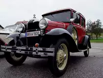 FORD-A Bj.1930 hat Aufstellung zu einer Herbstausfahrt genommen;100926