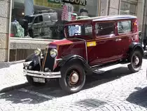 Ein Renault Oldtimer in Neuenburg (CH) am 01/09/07.