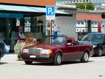 Ein Mercedes Cabrio 300 CE-24 in Baar am 20.08.2010