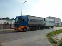 Mercedes-H�ngerzug von R�gens gr��ter Spedition am 24.September 2010 im Industriegel�nde von Bergen/R�gen.